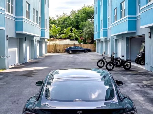 Дом в аренду по адресу 824 SE 12th Ct 856 - фото 7561979