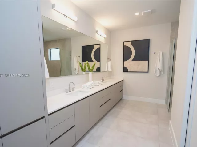 Продажа дома по адресу 2745 SW 23rd Ter - фото 7569102