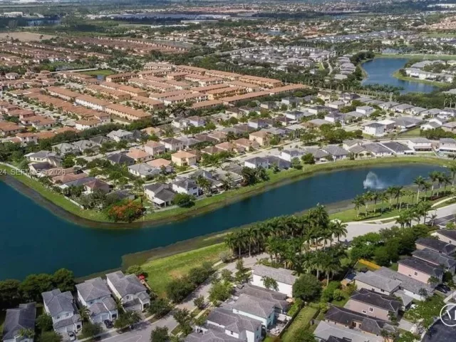 Продажа дома по адресу 385 NE 36th Ave Rd - фото 7566173