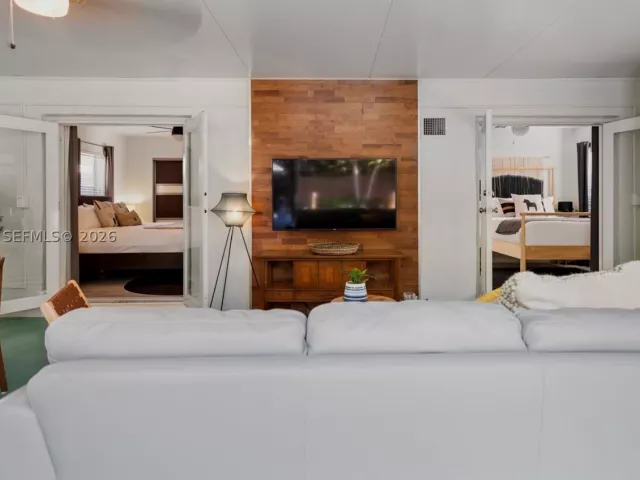 Продажа дома по адресу 201 NE 16th Ct - фото 9381756