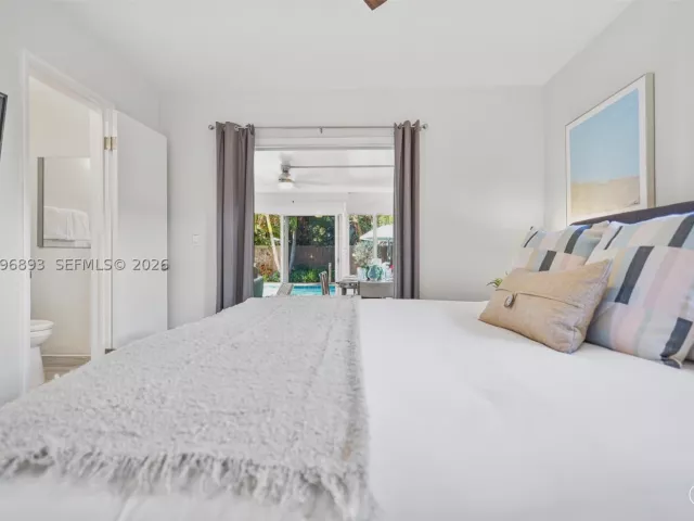Продажа дома по адресу 201 NE 16th Ct - фото 9381758