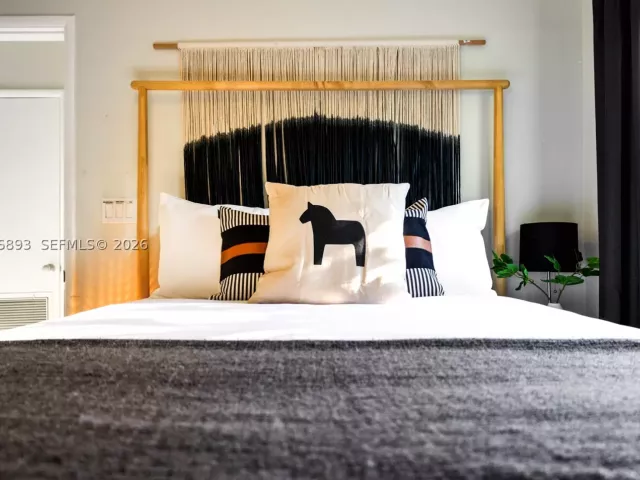 Продажа дома по адресу 201 NE 16th Ct - фото 9381762