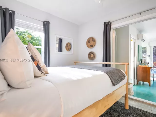 Продажа дома по адресу 201 NE 16th Ct - фото 9381764