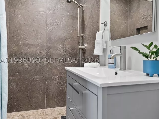 Продажа дома по адресу 201 NE 16th Ct - фото 9381767