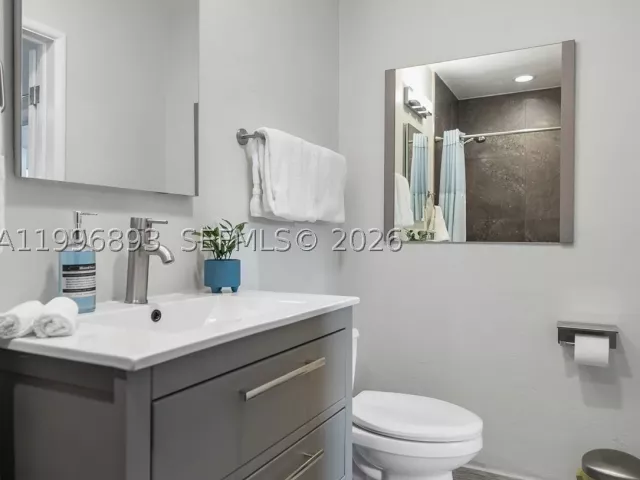 Продажа дома по адресу 201 NE 16th Ct - фото 9381768