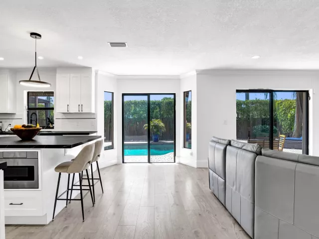 Продажа дома по адресу 10650 Paris Street - фото 8900134