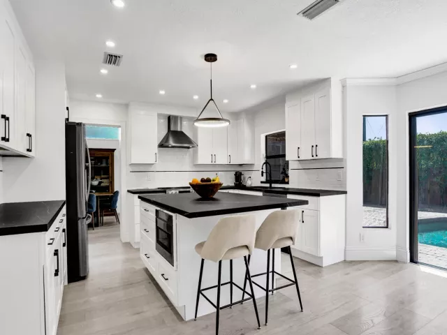 Продажа дома по адресу 10650 Paris Street - фото 8900135