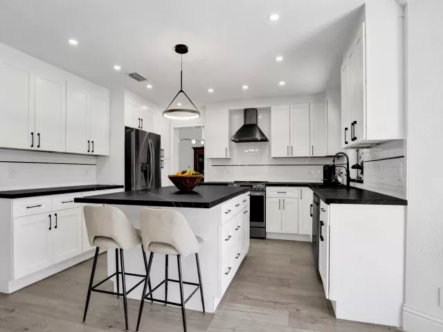 Продажа дома по адресу 10650 Paris Street - фото 8900137