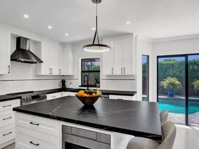 Продажа дома по адресу 10650 Paris Street - фото 8900138