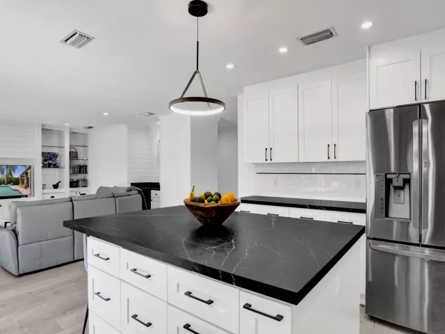 Продажа дома по адресу 10650 Paris Street - фото 8900140