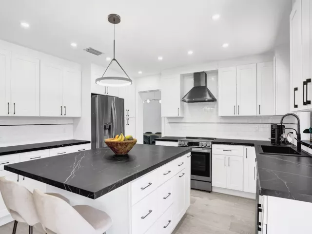 Продажа дома по адресу 10650 Paris Street - фото 8900143