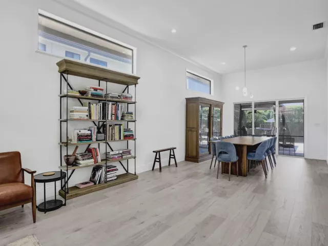 Продажа дома по адресу 10650 Paris Street - фото 8900129