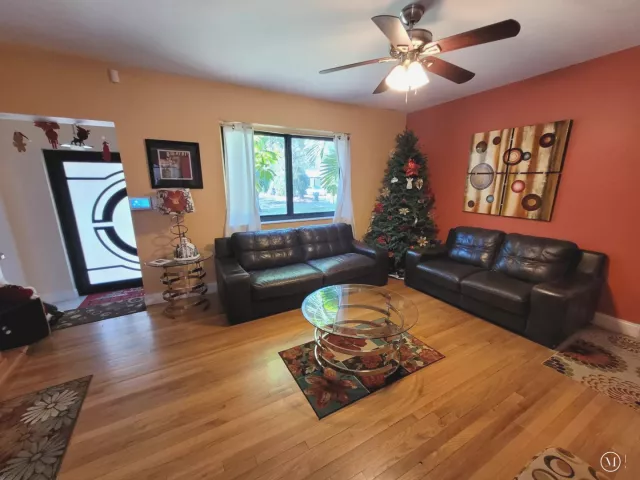 Продажа дома по адресу 1060 NE 122nd Street - фото 8861841