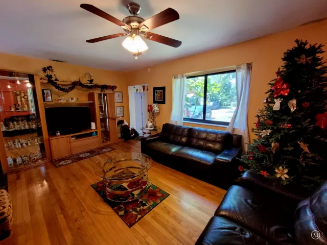 Продажа дома по адресу 1060 NE 122nd Street - фото 8861836