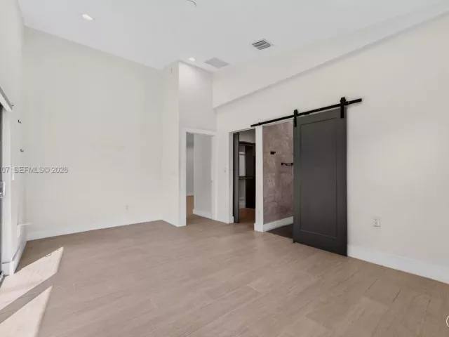 Дом в аренду по адресу 1126 NE 16th Ct - фото 7569283