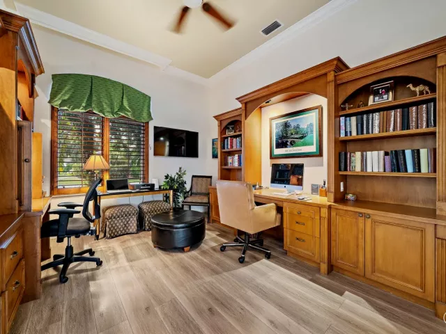Продажа дома по адресу 8010 Fairway Lane - фото 8015011