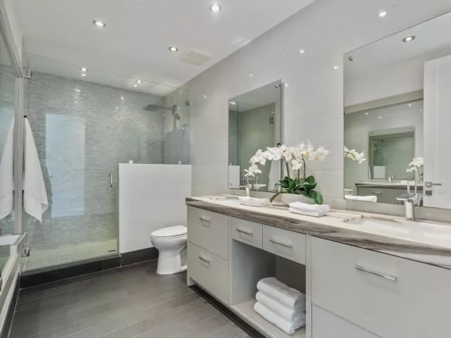 Продажа дома по адресу 1032 SE 13th Terrace - фото 8899941