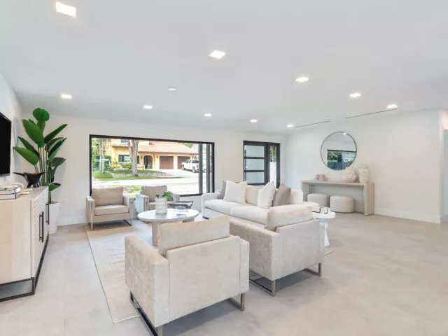 Продажа дома по адресу 1032 SE 13th Terrace - фото 8899942