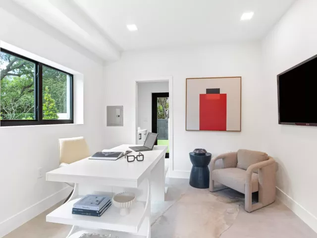 Продажа дома по адресу 1032 SE 13th Terrace - фото 8899945