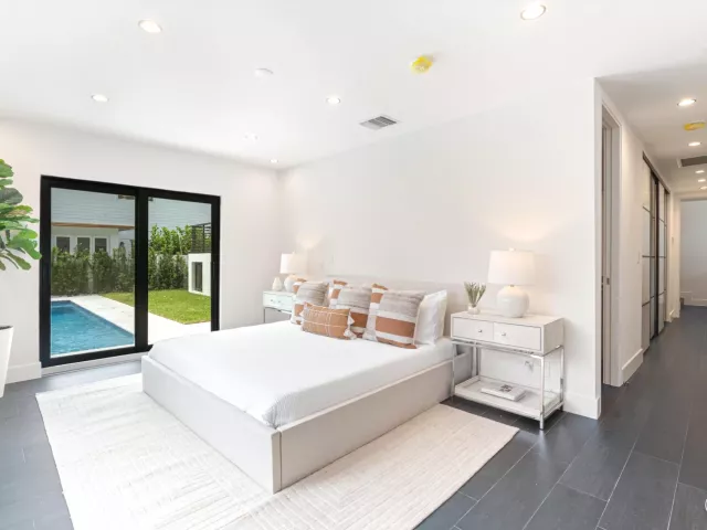 Продажа дома по адресу 1032 SE 13th Terrace - фото 8899947