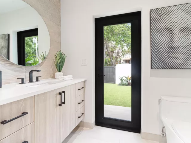 Продажа дома по адресу 1032 SE 13th Terrace - фото 8899949