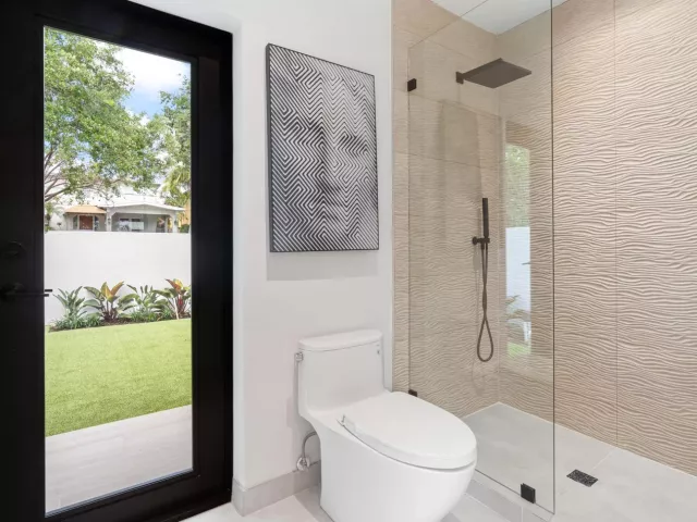 Продажа дома по адресу 1032 SE 13th Terrace - фото 8899950