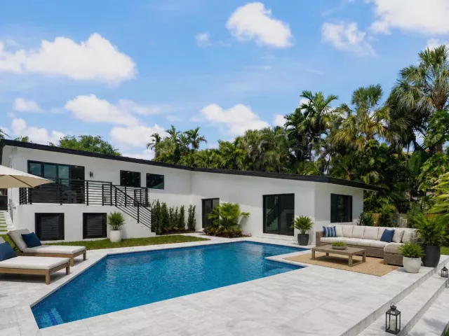 Продажа дома по адресу 1032 SE 13th Terrace - фото 8899933