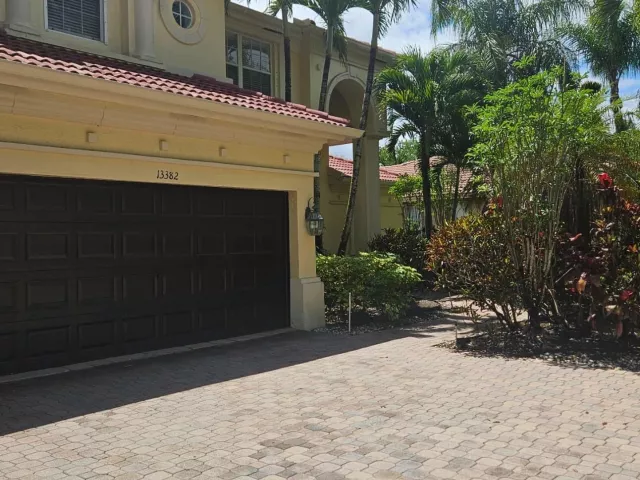 Продажа дома по адресу 13382 Lakepointe Circle - фото 8894434