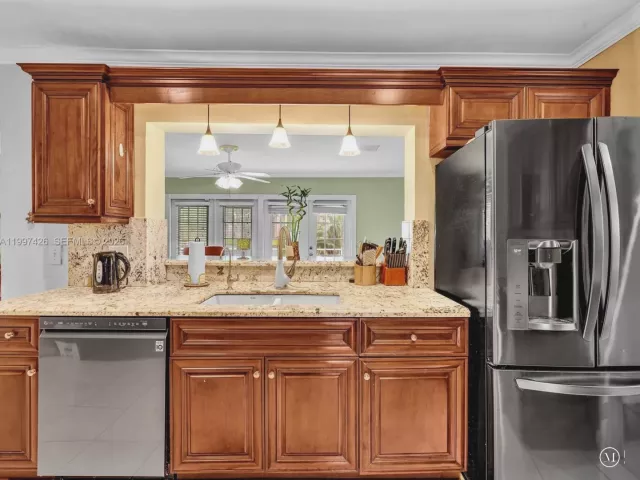 Продажа дома по адресу 1900 NW 95th Ave - фото 7571415