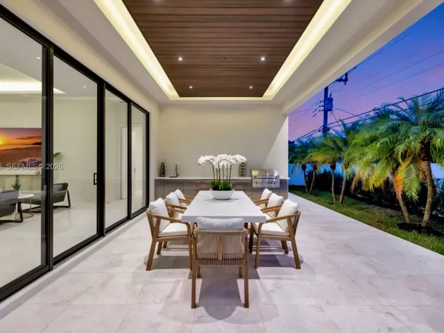 Продажа дома по адресу 2757 NE 34 Street - фото 7584883