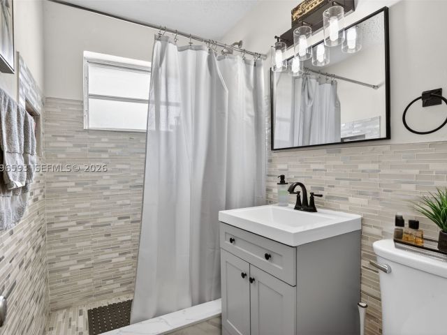 Продажа дома по адресу 1357 SW 4th Ter - фото 8212835