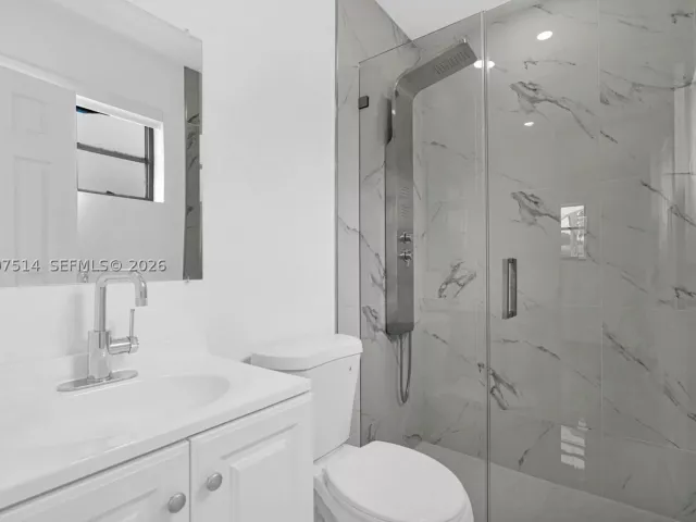 Продажа дома по адресу 2460 NW 175th St - фото 9387343