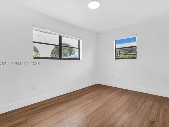Продажа дома по адресу 2460 NW 175th St - фото 9387347