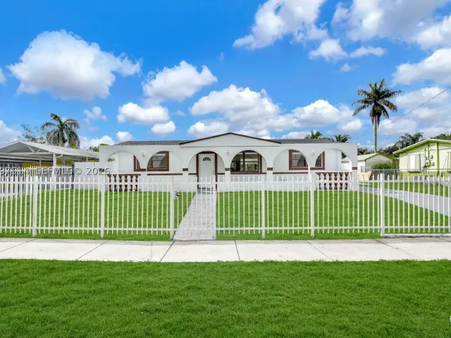 Продажа дома по адресу 2460 NW 175th St - фото 9387335