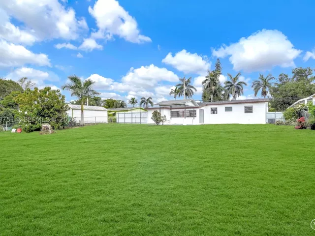 Продажа дома по адресу 2460 NW 175th St - фото 9387354