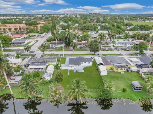 Продажа дома по адресу 2460 NW 175th St - фото 9387355
