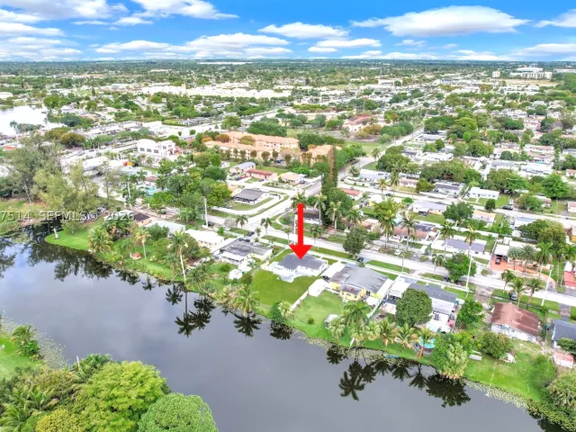 Продажа дома по адресу 2460 NW 175th St - фото 9387357