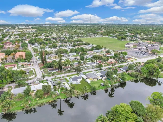 Продажа дома по адресу 2460 NW 175th St - фото 9387358