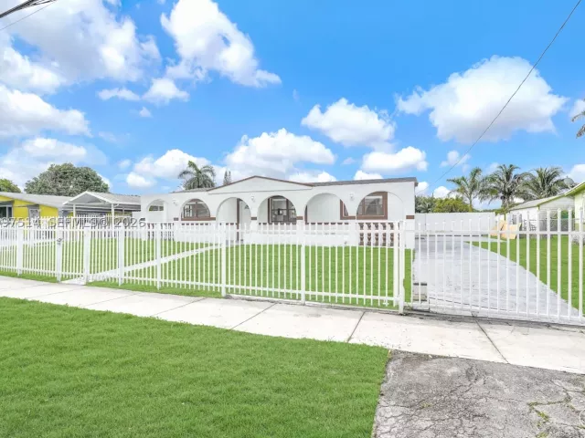 Продажа дома по адресу 2460 NW 175th St - фото 9387336