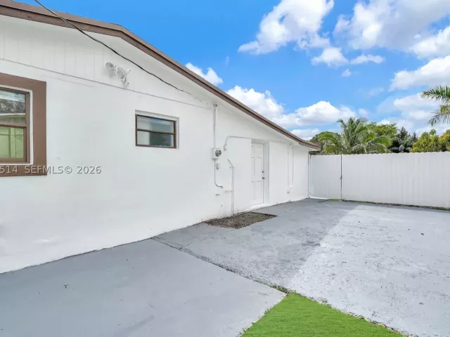 Продажа дома по адресу 2460 NW 175th St - фото 9387363