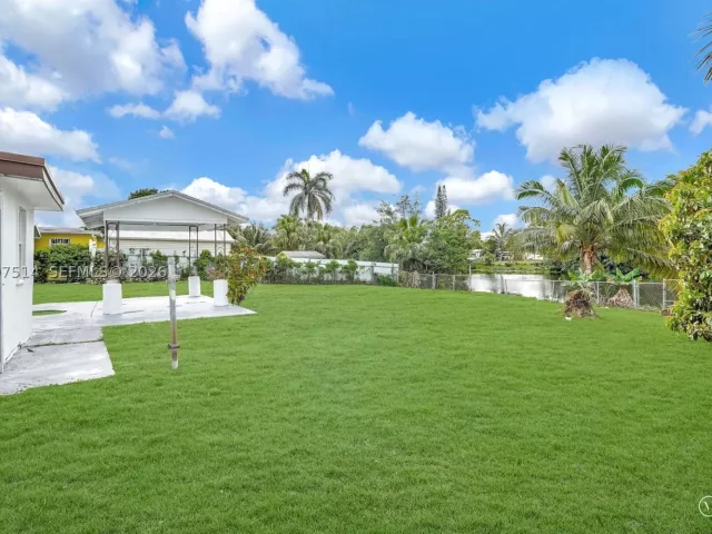 Продажа дома по адресу 2460 NW 175th St - фото 9387365