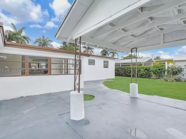 Продажа дома по адресу 2460 NW 175th St - фото 9387366