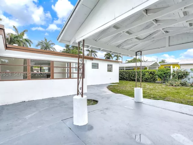 Продажа дома по адресу 2460 NW 175th St - фото 9387367