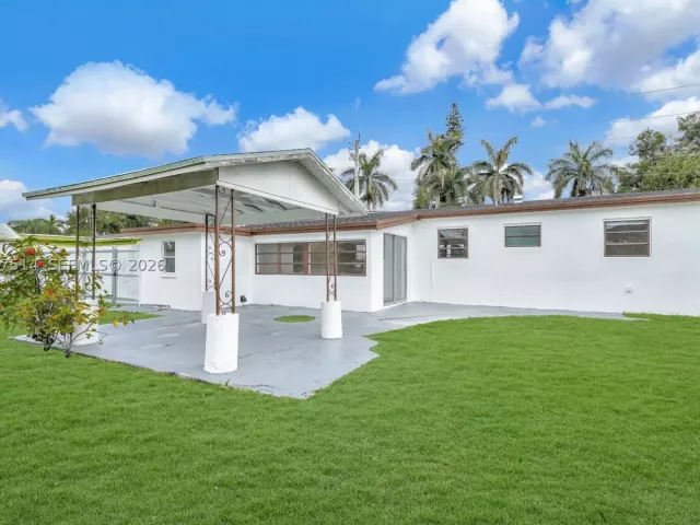 Продажа дома по адресу 2460 NW 175th St - фото 9387368
