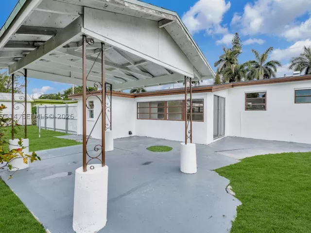 Продажа дома по адресу 2460 NW 175th St - фото 9387369