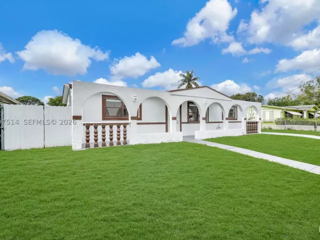 Продажа дома по адресу 2460 NW 175th St - фото 9387337
