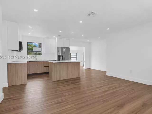 Продажа дома по адресу 2460 NW 175th St - фото 9387338