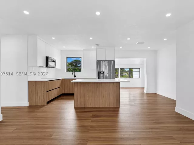 Продажа дома по адресу 2460 NW 175th St - фото 9387339