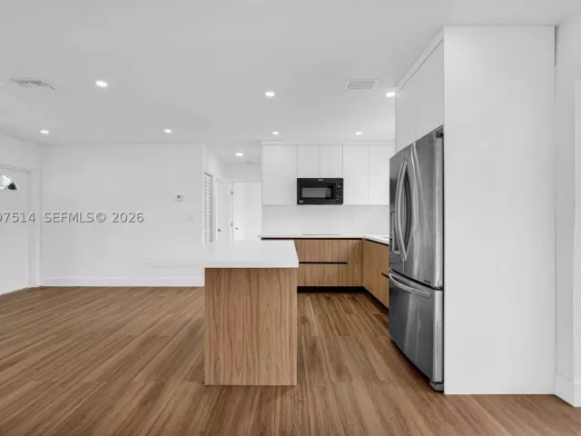 Продажа дома по адресу 2460 NW 175th St - фото 9387342