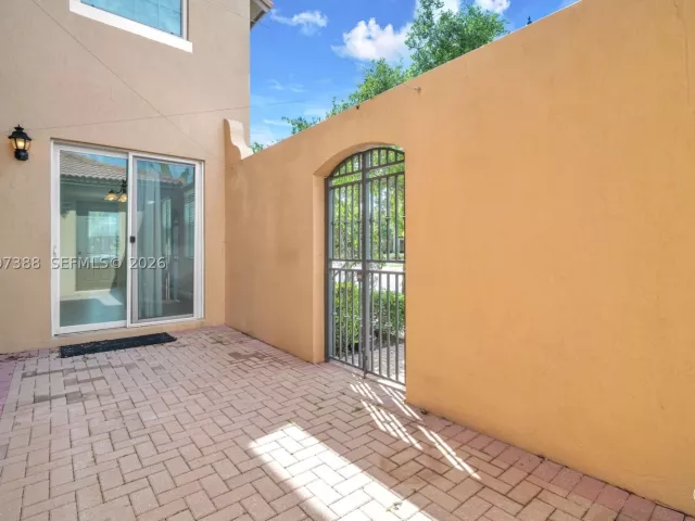 Продажа дома по адресу 1148 SW 147th Ave - фото 9113130